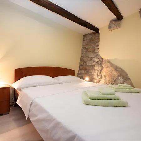 2 In Old Stone House Near Opatija