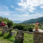 2 In Old Stone House Near Opatija 아파트