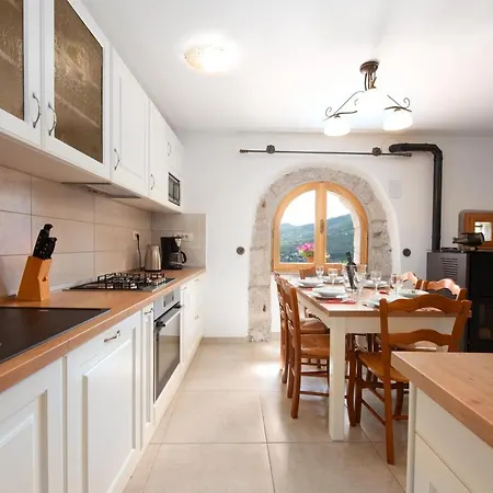 2 In Old Stone House Near Opatija Apartmán