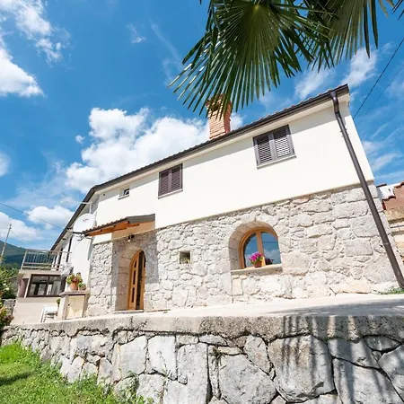 2 In Old Stone House Near Opatija 아파트